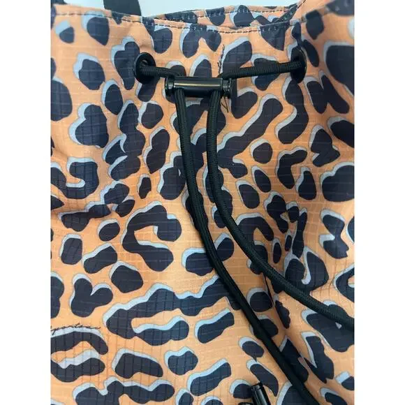 LeSportsac leopard print drawstring backpack bag purse - Picture 3 of 10